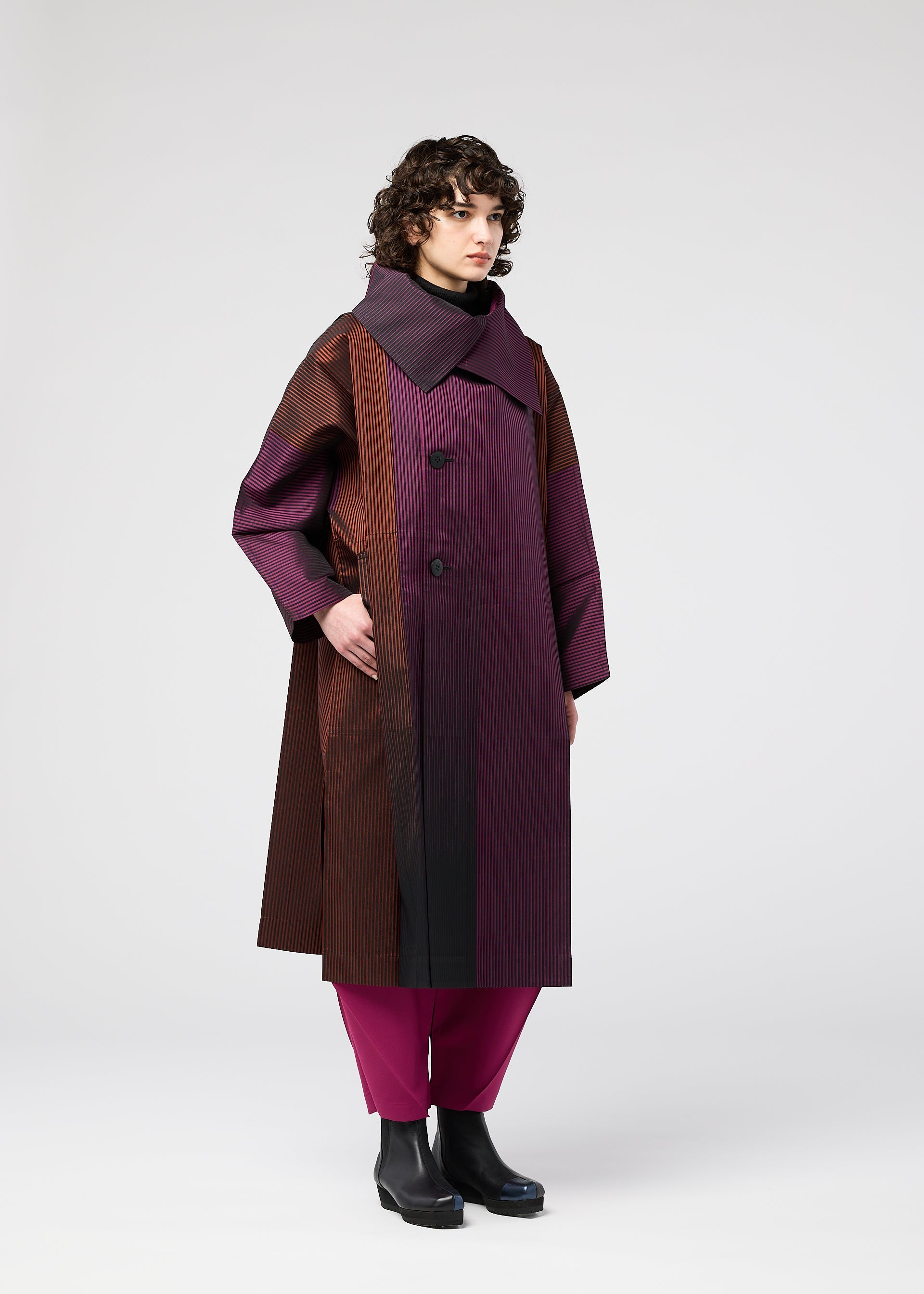 A model wears the 132 5 ISSEY MIYAKE GRADATION COAT prêt à porter.