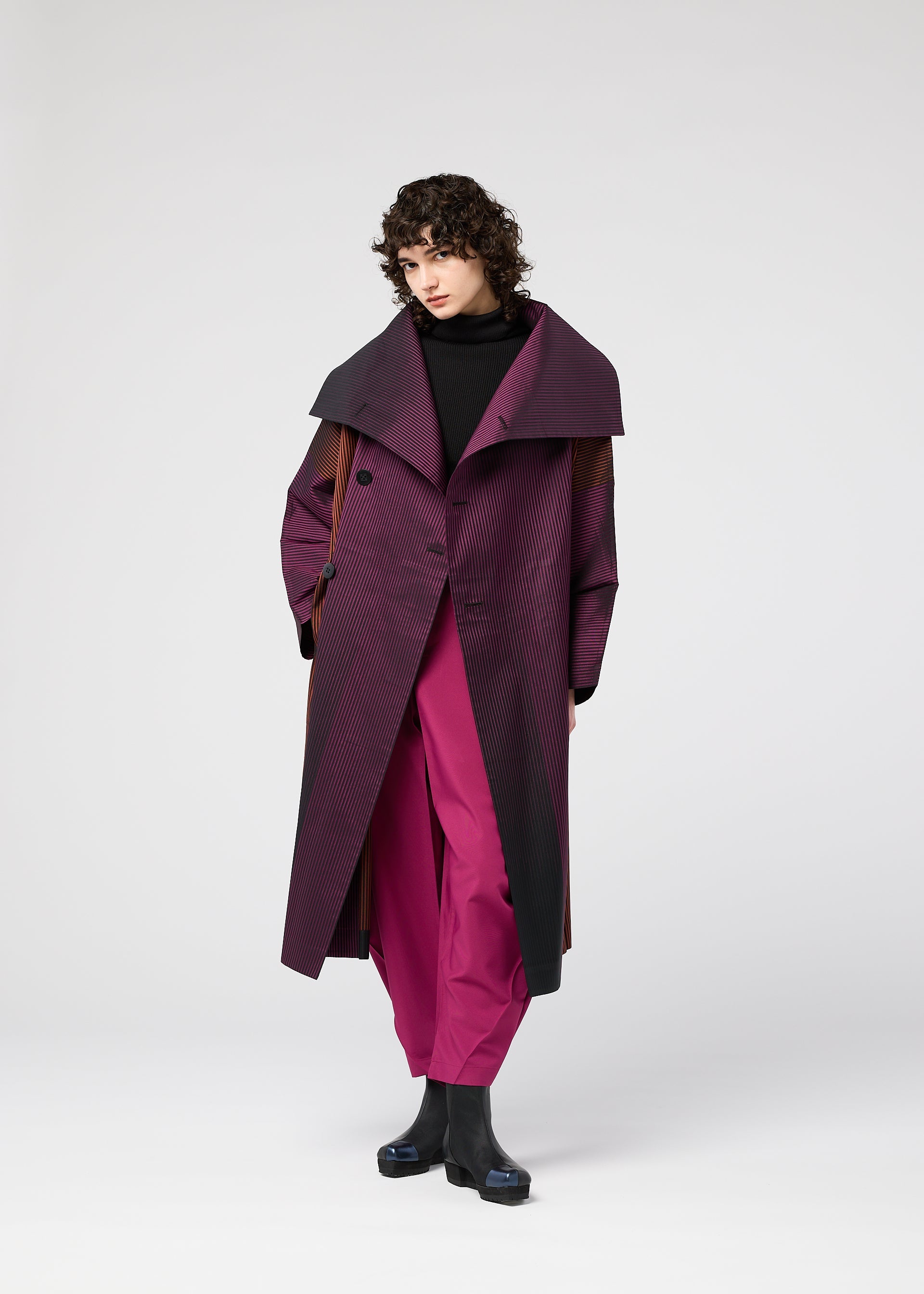 A model wears the 132 5 ISSEY MIYAKE GRADATION COAT prêt à porter.