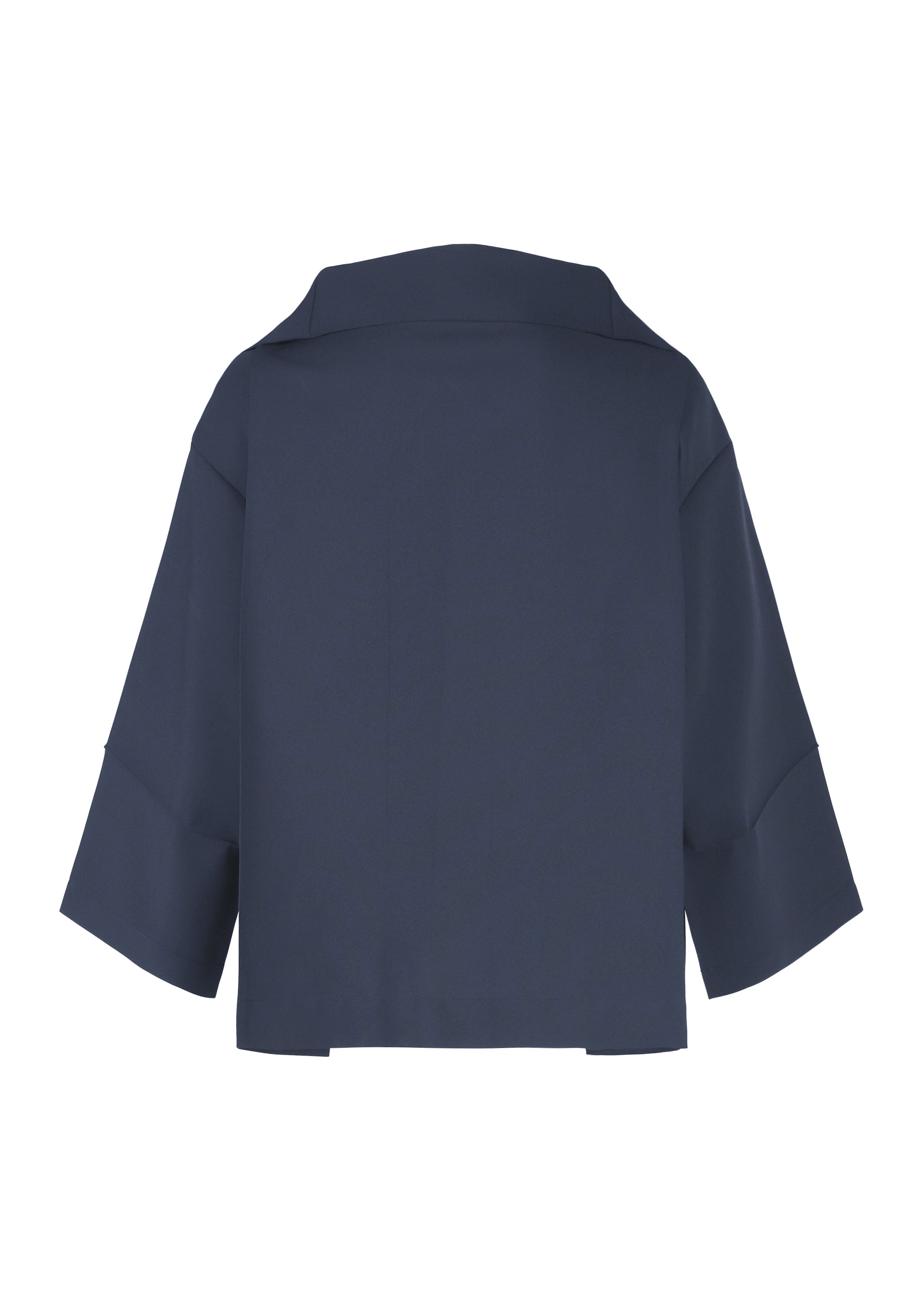 A detail shot of the 132 5. ISSEY MIYAKE 132 5. FLAT 2 jacket.