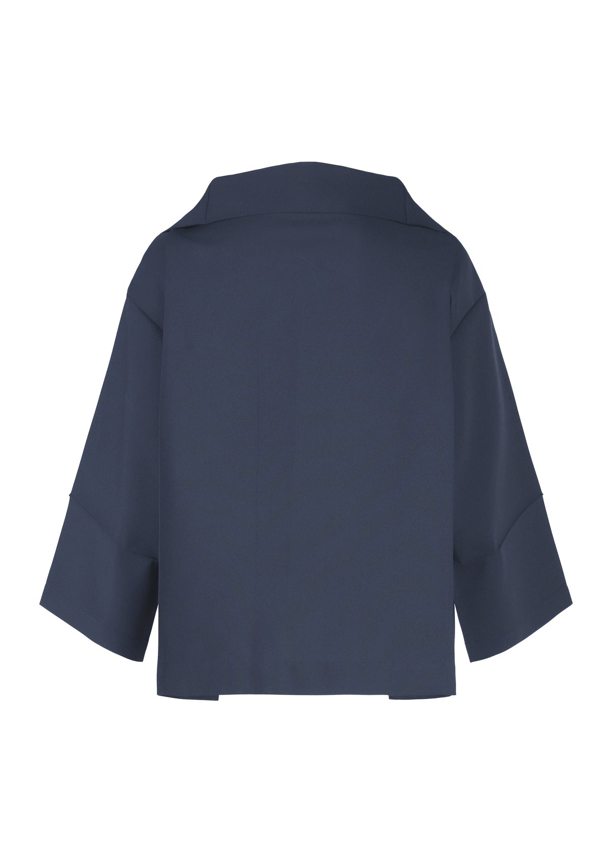 A detail shot of the 132 5. ISSEY MIYAKE 132 5. FLAT 2 jacket.
