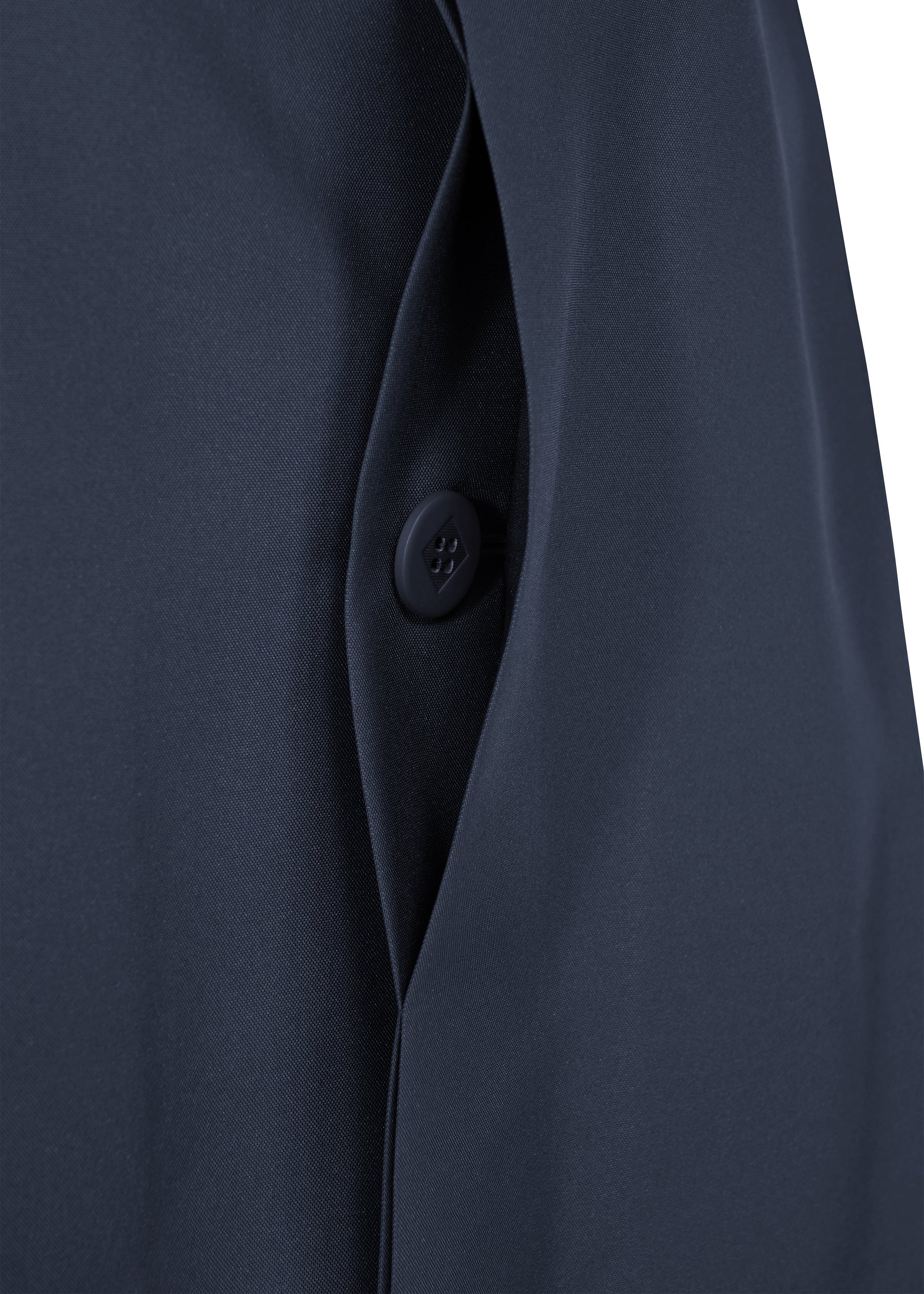 A detail shot of the 132 5. ISSEY MIYAKE 132 5. FLAT 2 jacket.