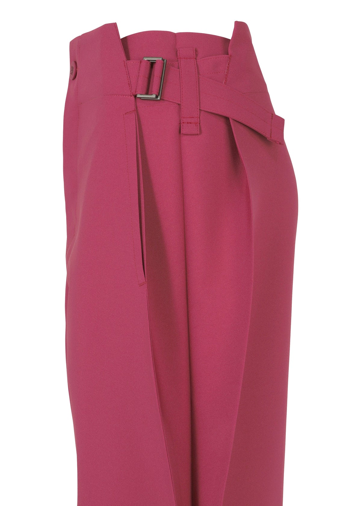 A detail shot of the 132 5 ISSEY MIYAKE VERTEX BOTTOMS prêt à porter.