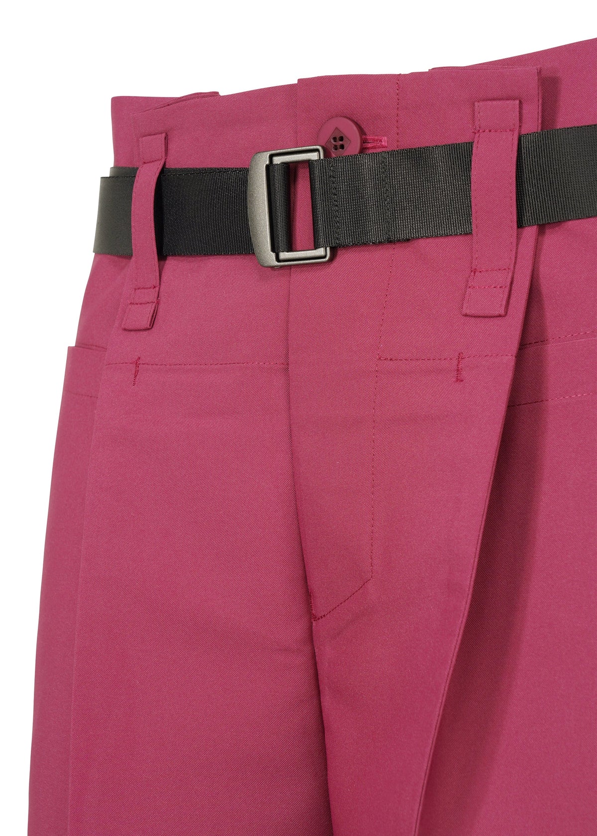 A detail shot of the 132 5 ISSEY MIYAKE 132 5. FLAT 1 prêt à porter.