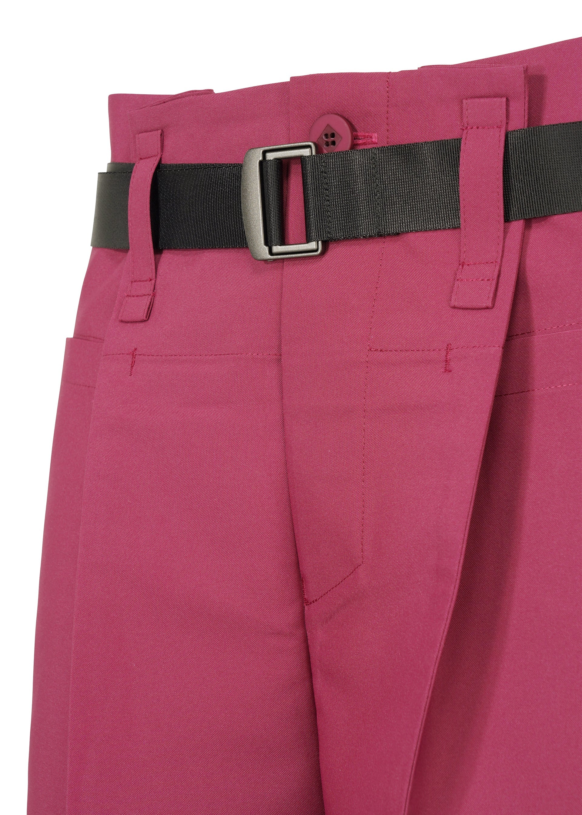 A detail shot of the 132 5 ISSEY MIYAKE 132 5. FLAT 1 prêt à porter.