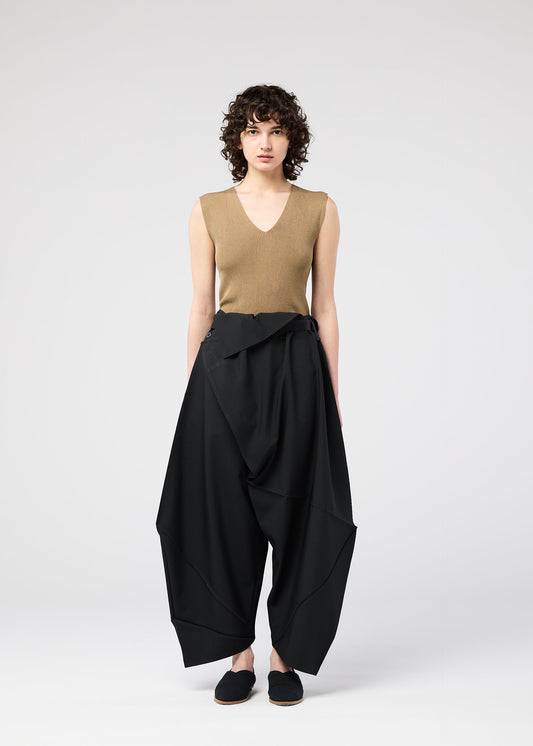 A model wears the 132 5. Issey Miyake FACET SOLID pants.