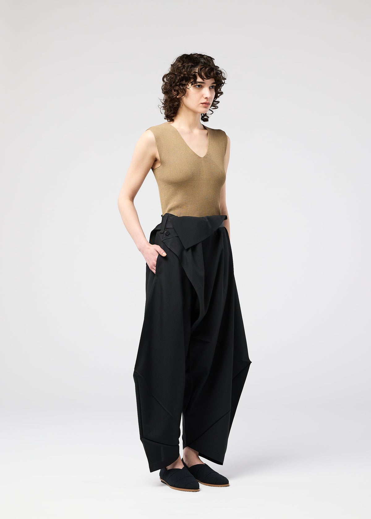 A model wears the 132 5. Issey Miyake FACET SOLID pants.