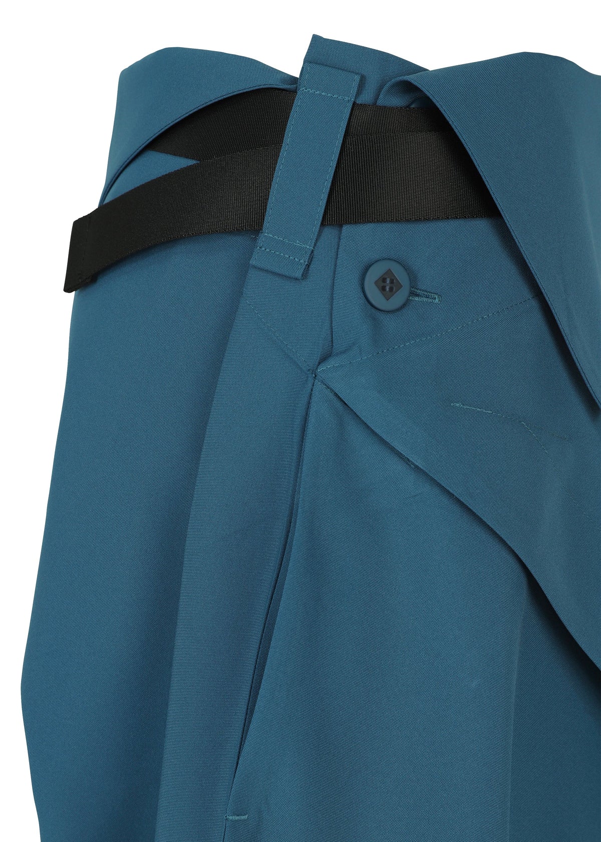 A detail shot of the 132 5. Issey Miyake FACET SOLID pants.