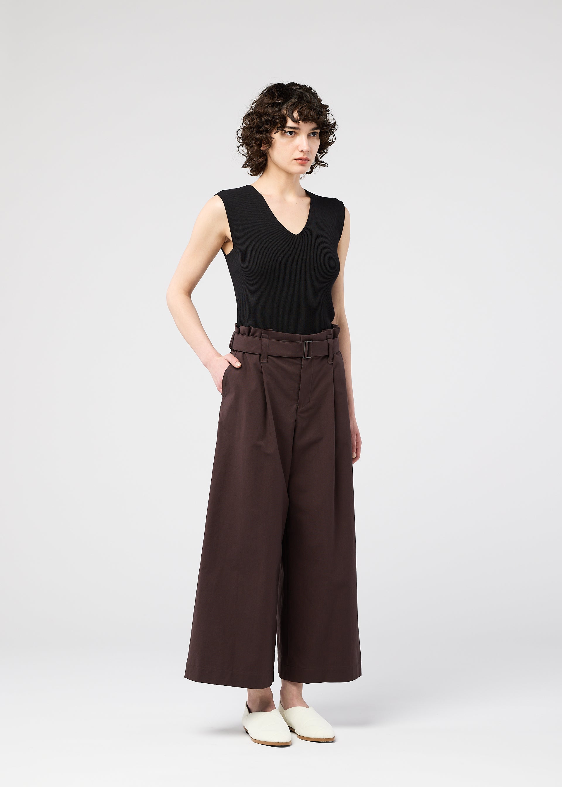 A model wears the 132 5. Issey Miyake WASHI STRETCH pants.