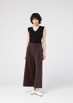 A model wears the 132 5. Issey Miyake WASHI STRETCH pants.