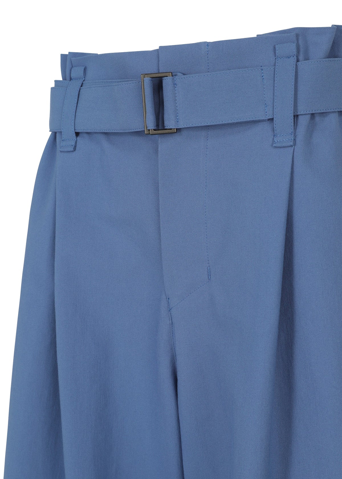 A detail shot of the 132 5. Issey Miyake WASHI STRETCH pants.