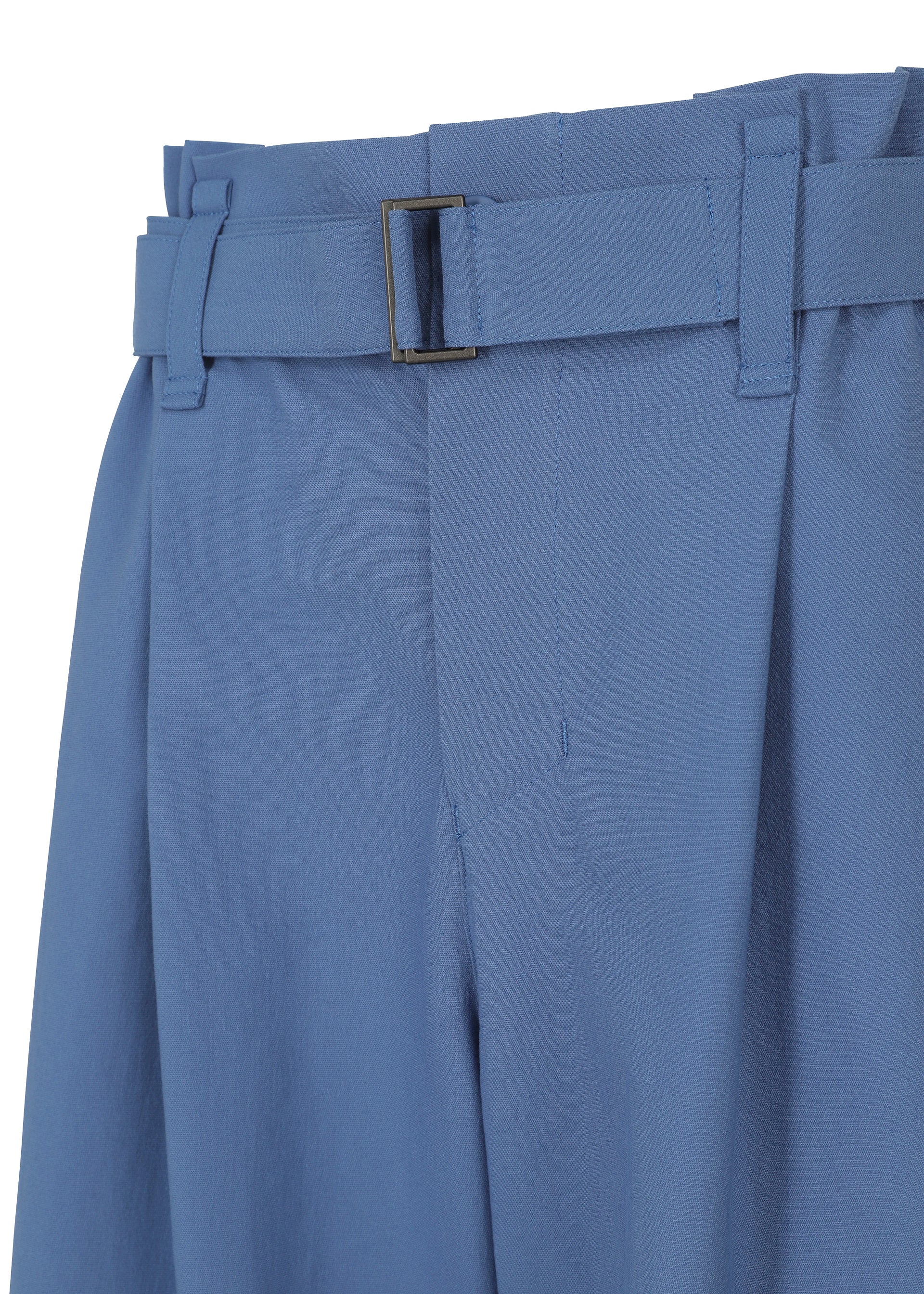 A detail shot of the 132 5. Issey Miyake WASHI STRETCH pants.