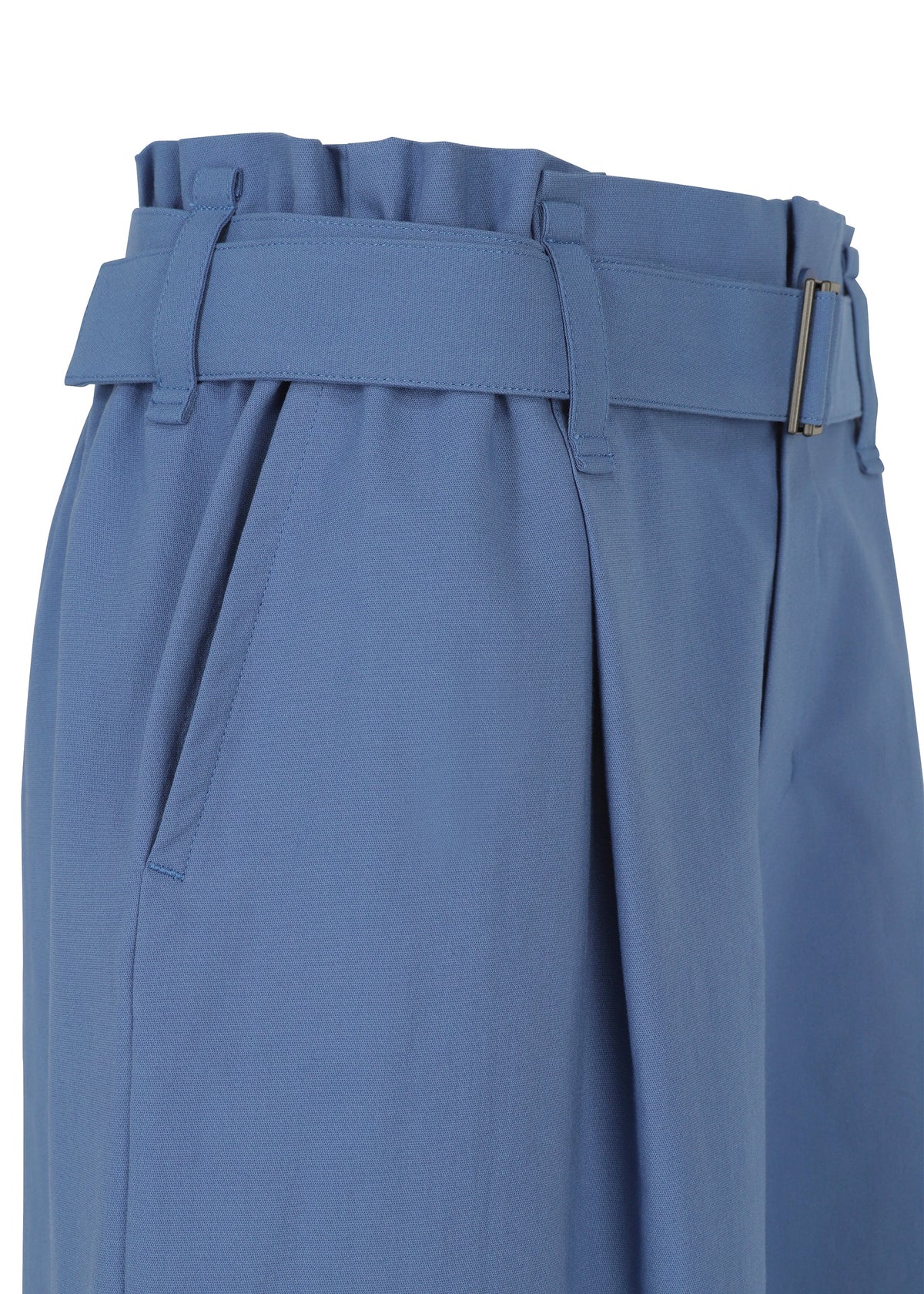 A detail shot of the 132 5. Issey Miyake WASHI STRETCH pants.