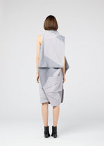 A model wears the 132 5 ISSEY MIYAKE PENTAGON prêt à porter.