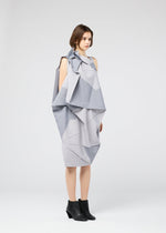 A model wears the 132 5 ISSEY MIYAKE PENTAGON prêt à porter.