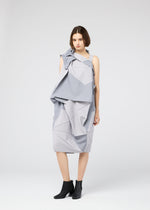 A model wears the 132 5 ISSEY MIYAKE PENTAGON prêt à porter.