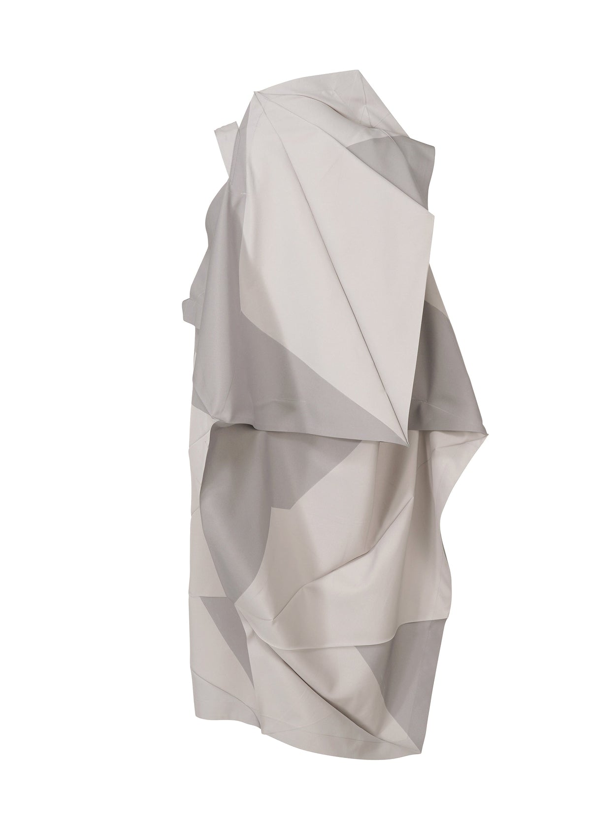 A detail shot of the 132 5 ISSEY MIYAKE PENTAGON prêt à porter.