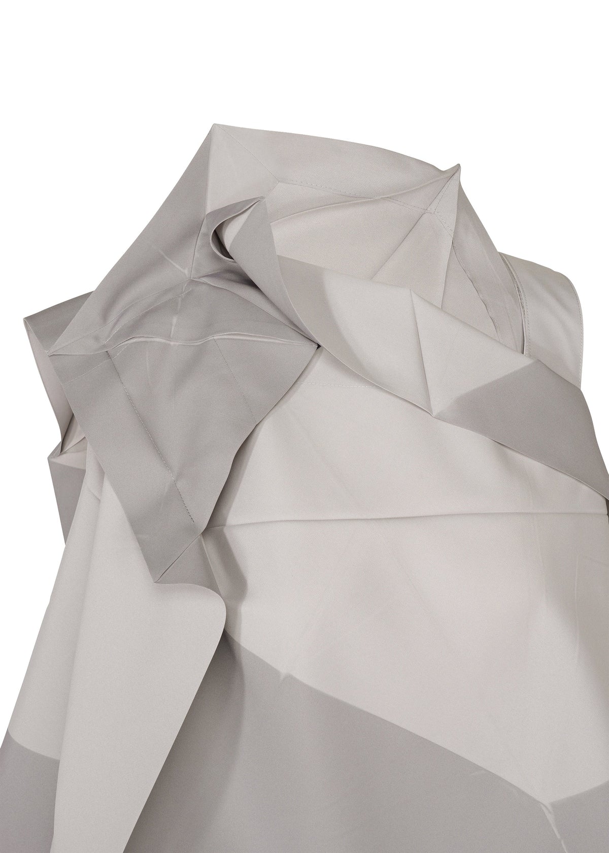 A detail shot of the 132 5 ISSEY MIYAKE PENTAGON prêt à porter.