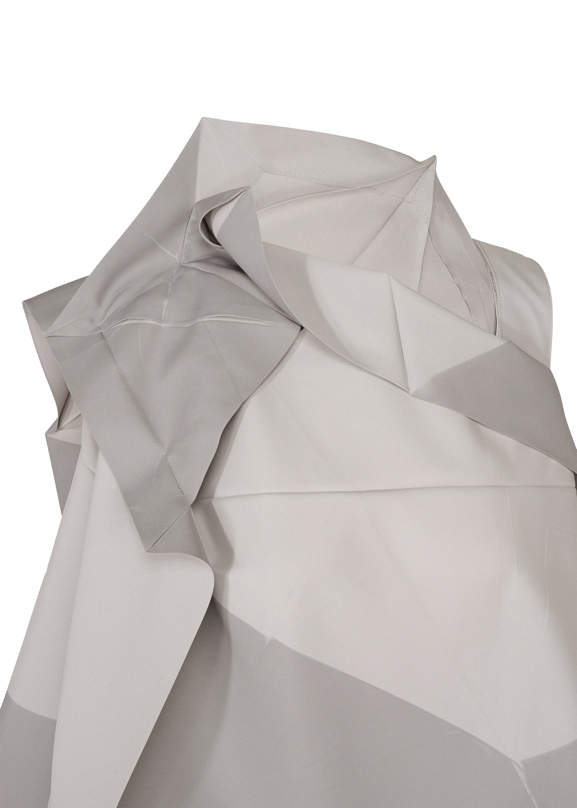 A detail shot of the 132 5 ISSEY MIYAKE PENTAGON prêt à porter.