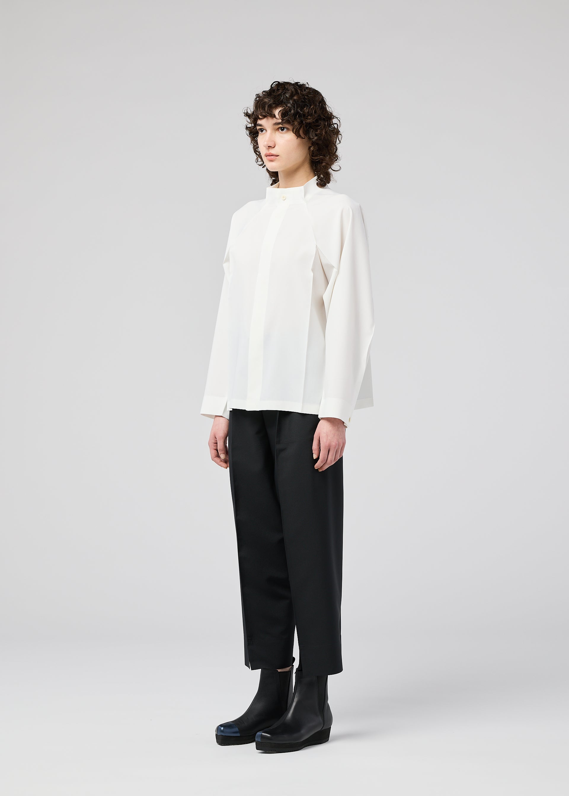 A model wears the 132 5 ISSEY MIYAKE FOLD SHIRT prêt à porter.