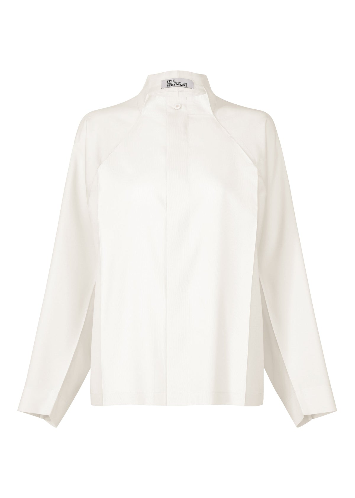 A product shot of the 132 5 ISSEY MIYAKE FOLD SHIRT prêt à porter in white (01).