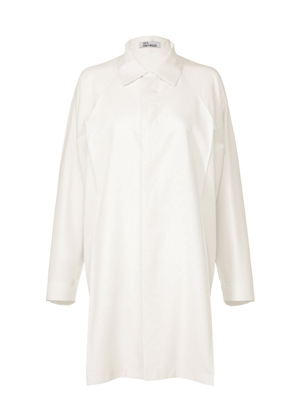 A product shot of the 132 5 ISSEY MIYAKE FOLD SHIRT prêt à porter in white (01).