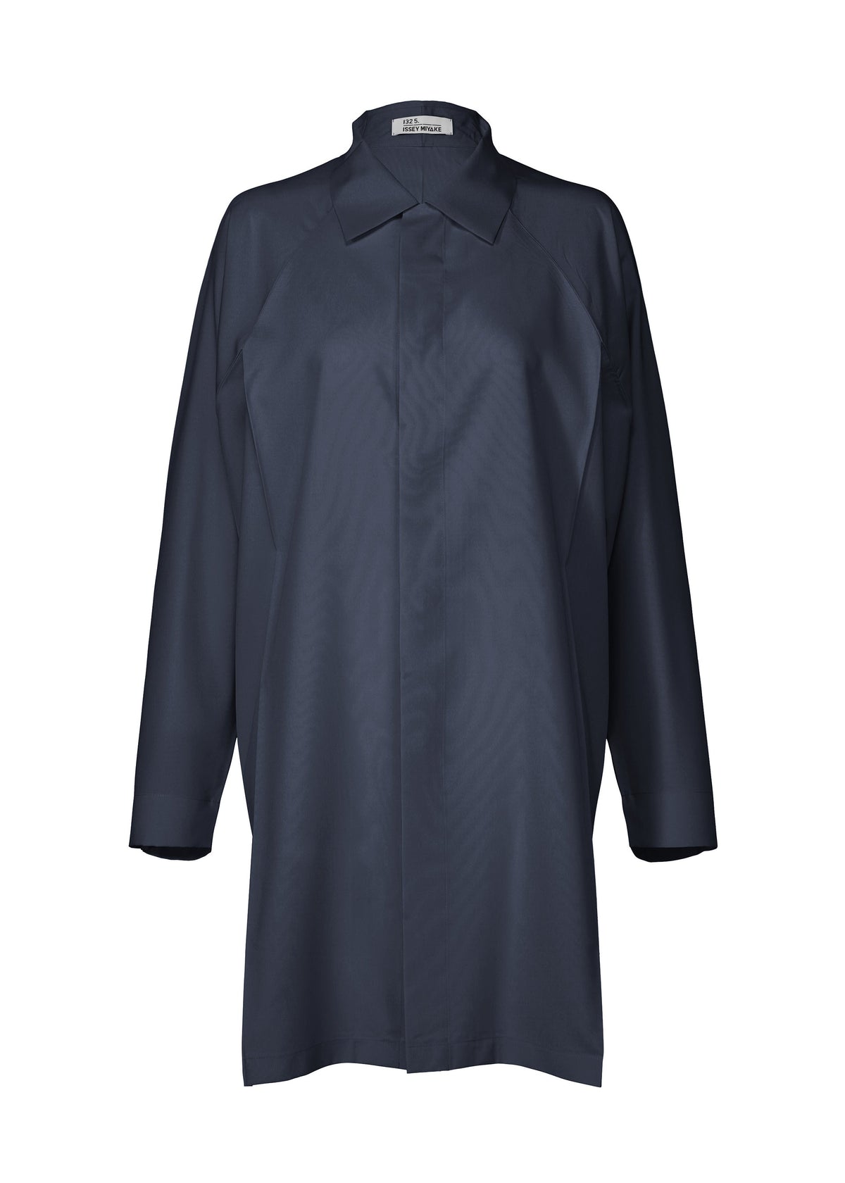 A product shot of the 132 5 ISSEY MIYAKE FOLD SHIRT prêt à porter in blue (75).