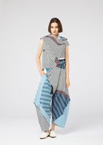A model wears the 132 5. Issey Miyake NO.1 PAINT prêt à porter.