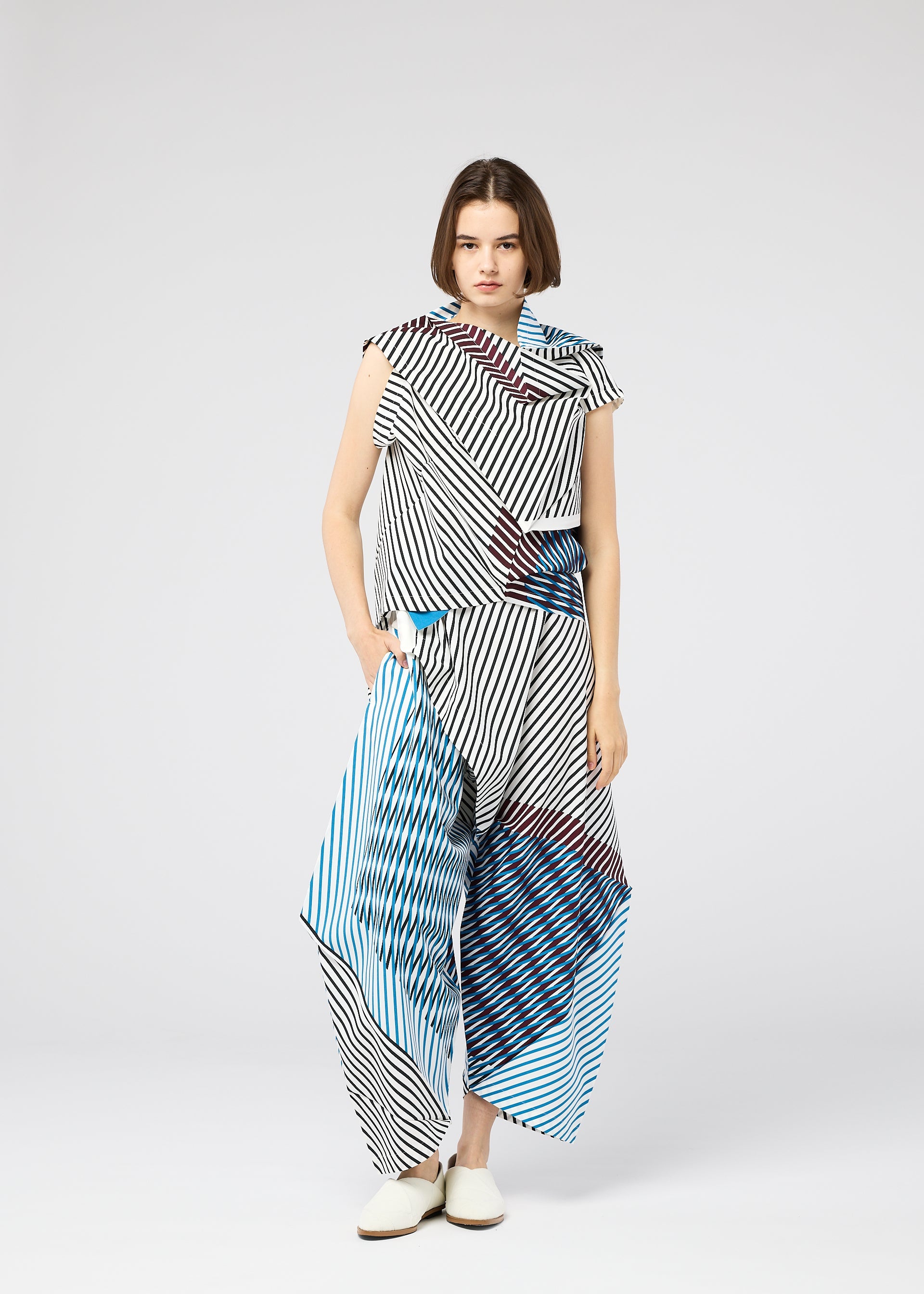 FACET Top Red – ISSEY MIYAKE EU