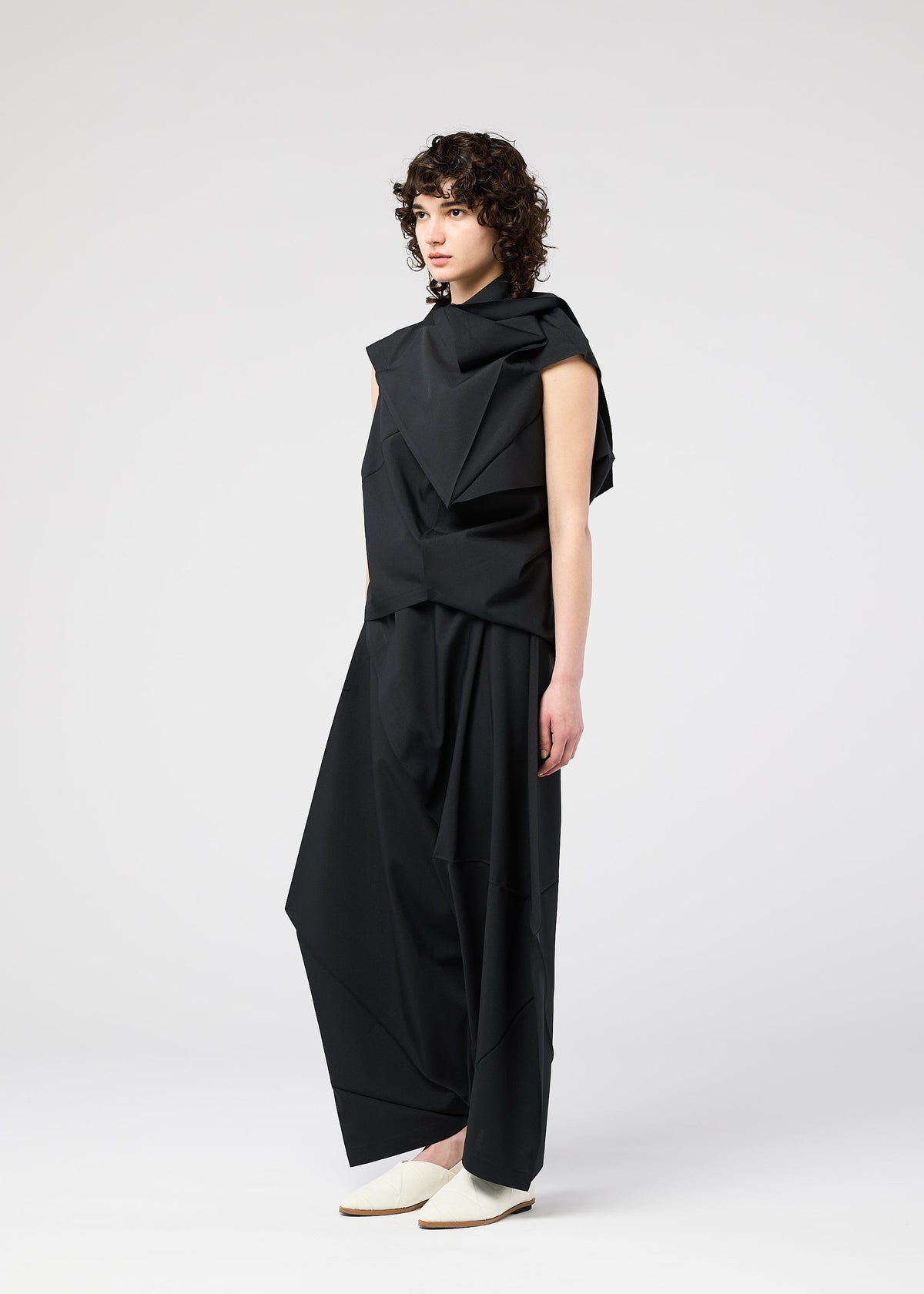 A model wears the 132 5. Issey Miyake FACET SOLID shirt.