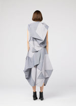 A model wears the 132 5 ISSEY MIYAKE PENTAGON prêt à porter.