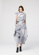 A model wears the 132 5 ISSEY MIYAKE PENTAGON prêt à porter.