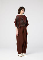 A model wears the 132 5. Issey Miyake FACET KNIT prêt à porter.