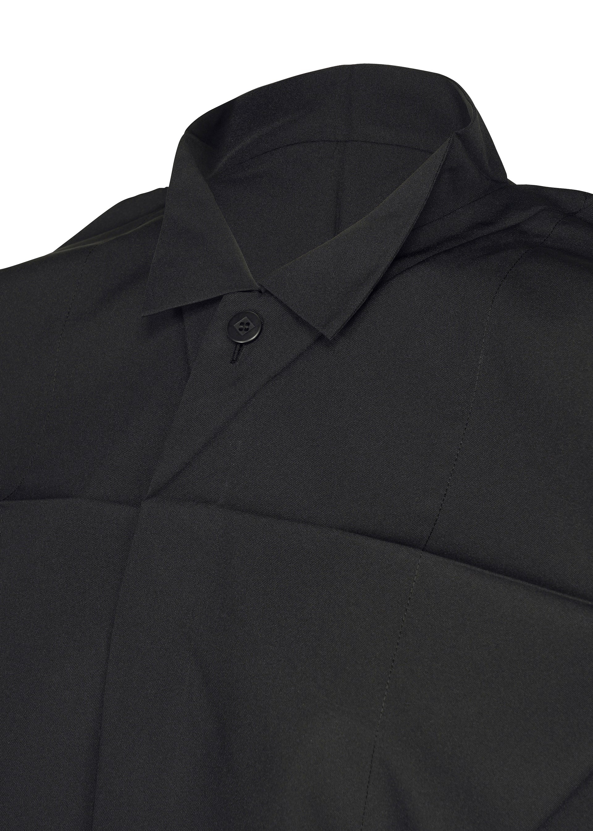 A detail shot of the 132 5. ISSEY MIYAKE F-SH-2 shirt.