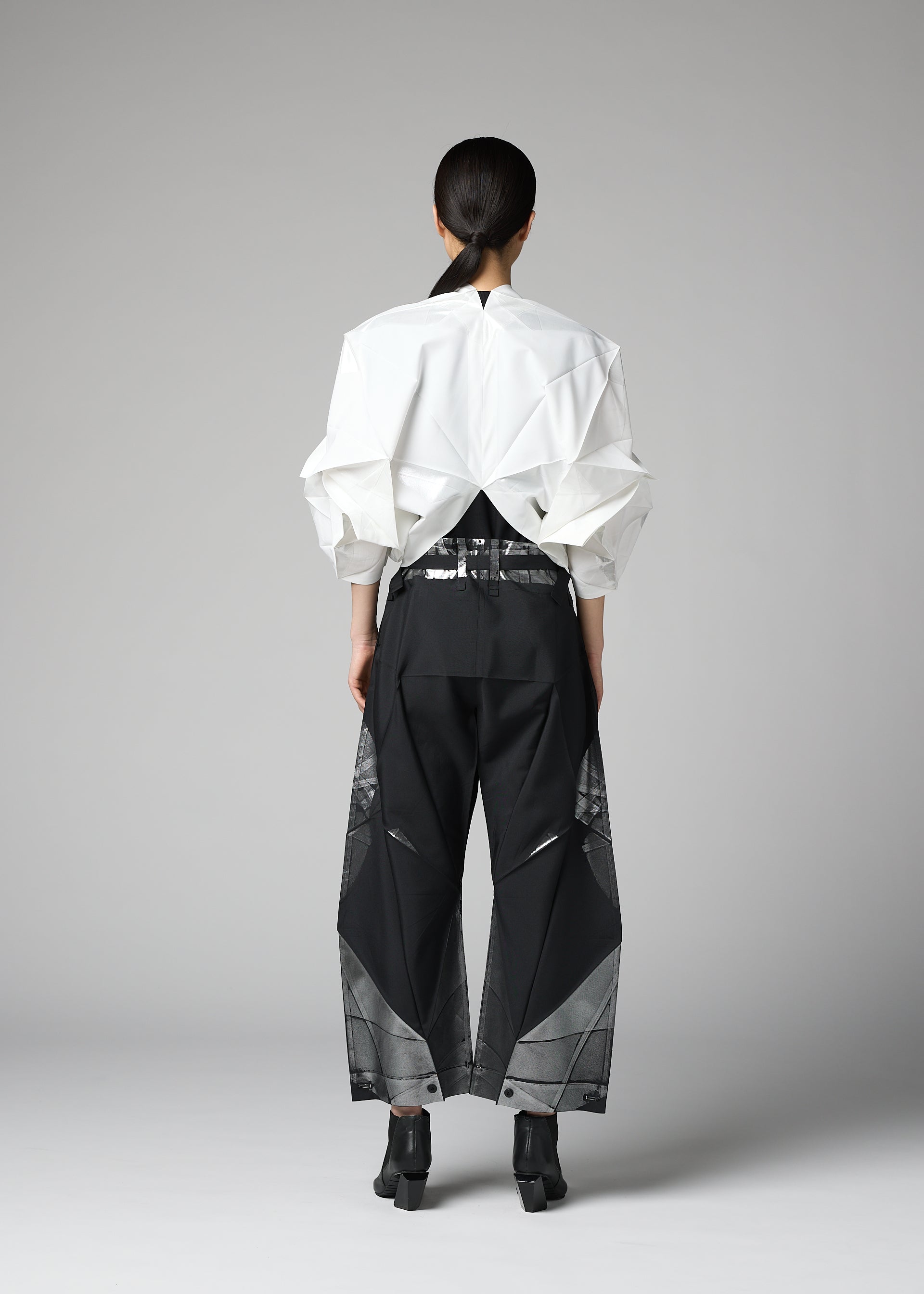 GRID TIE DYE Cardigan Black x Silver – ISSEY MIYAKE EU