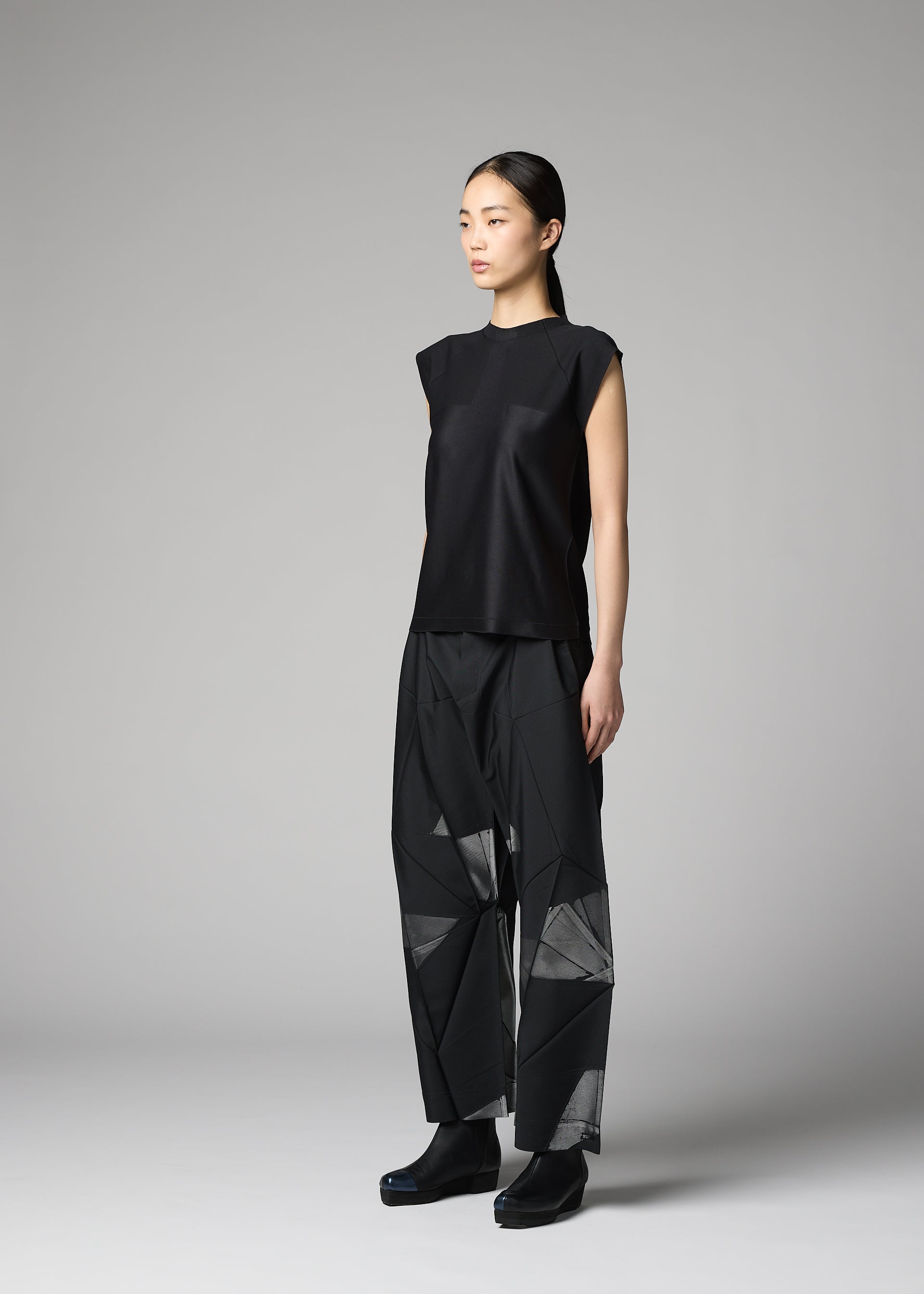 A model wears the 132 5. ISSEY MIYAKE F-KN f-kn-blouse-black.