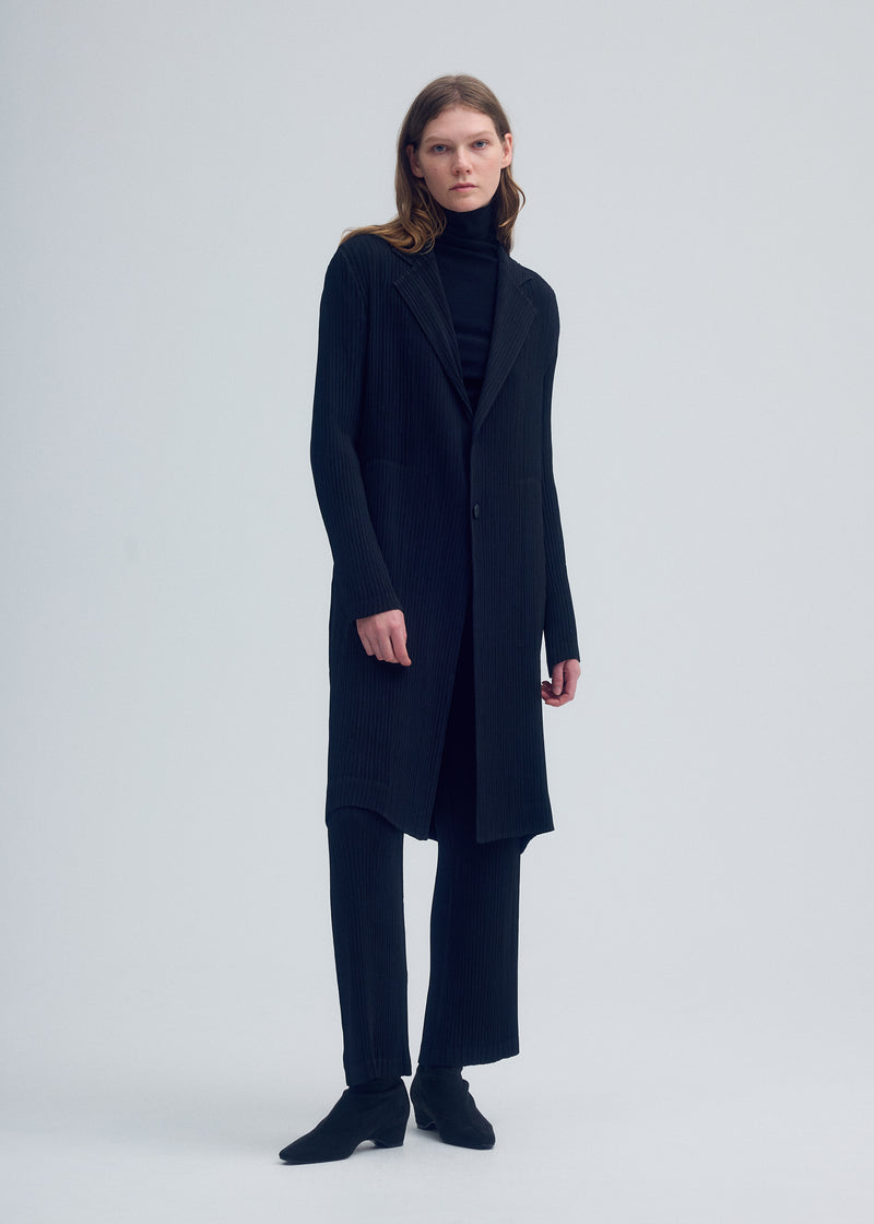 HATCHING PLEATS Coat Black