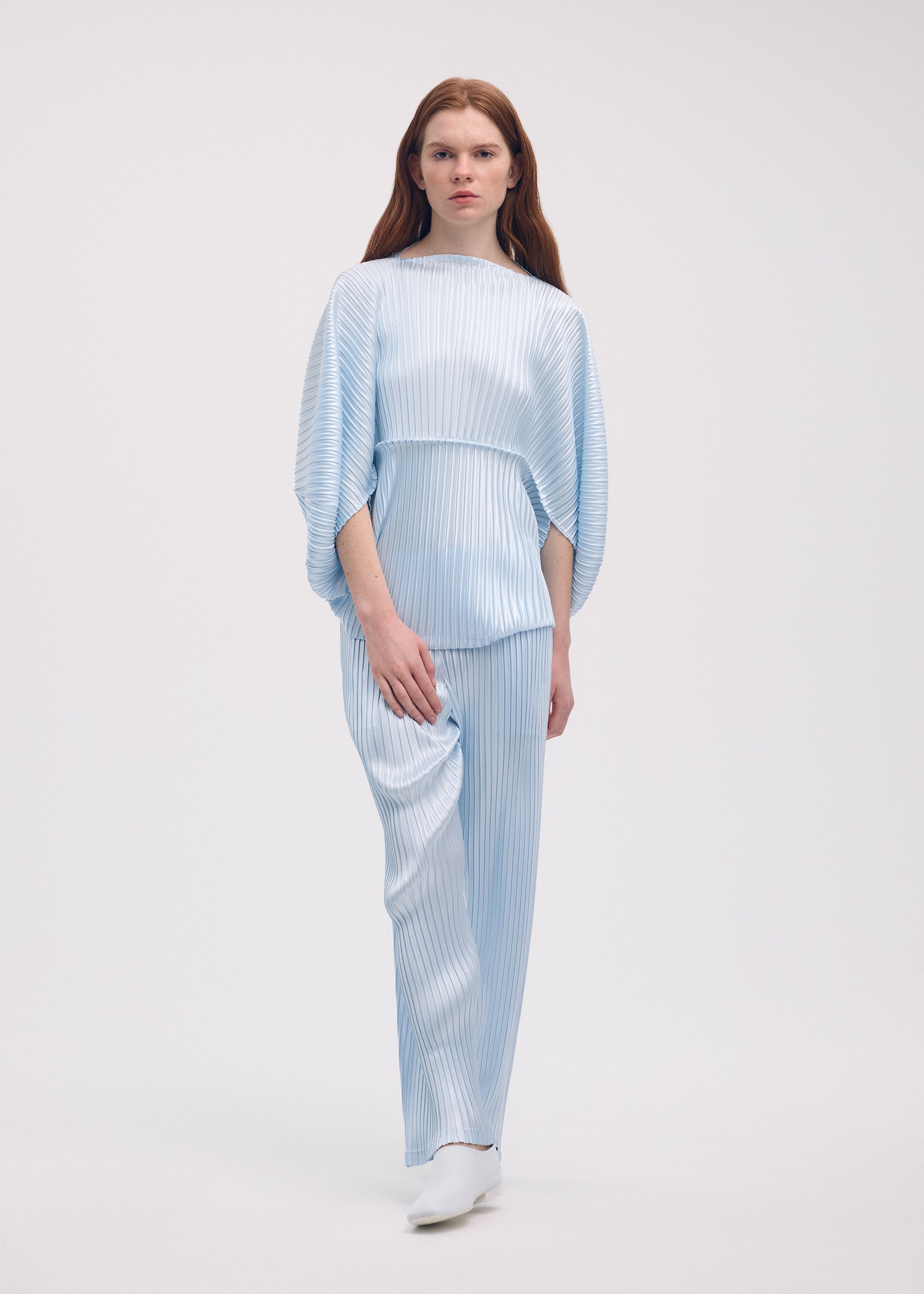 GLOSSED METAL PLEATS Trousers Green – ISSEY MIYAKE EU