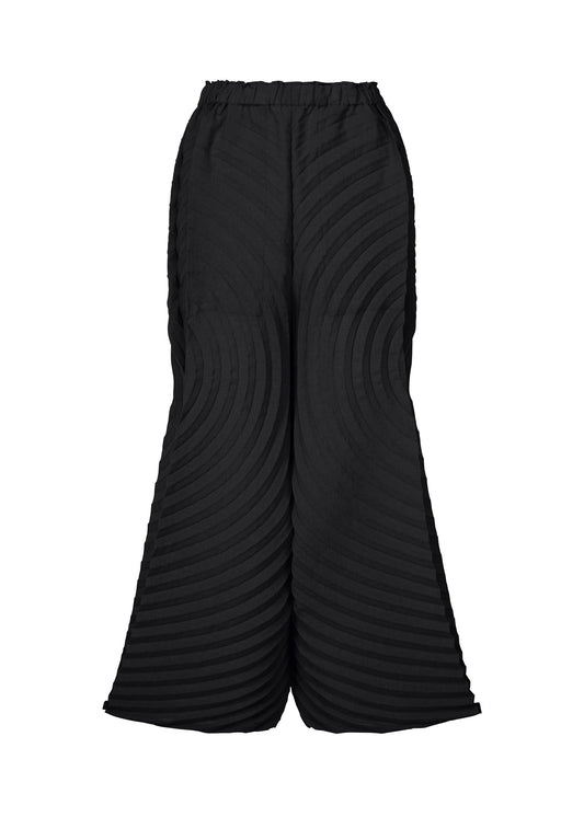 A product shot of the ISSEY MIYAKE PAPER BAG PLEATS trousers in black (15).