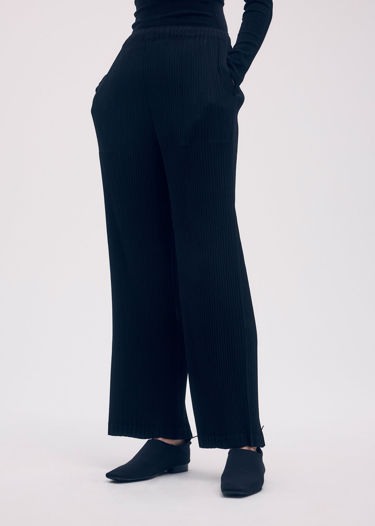 HATCHING PLEATS Trousers Dark Brown