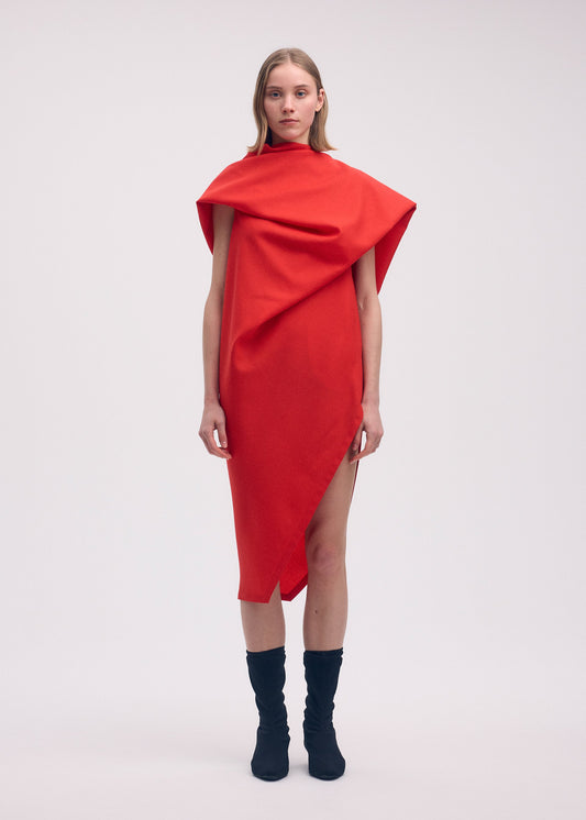 A model wears the Issey Miyake UNI FORM WOOL dress.