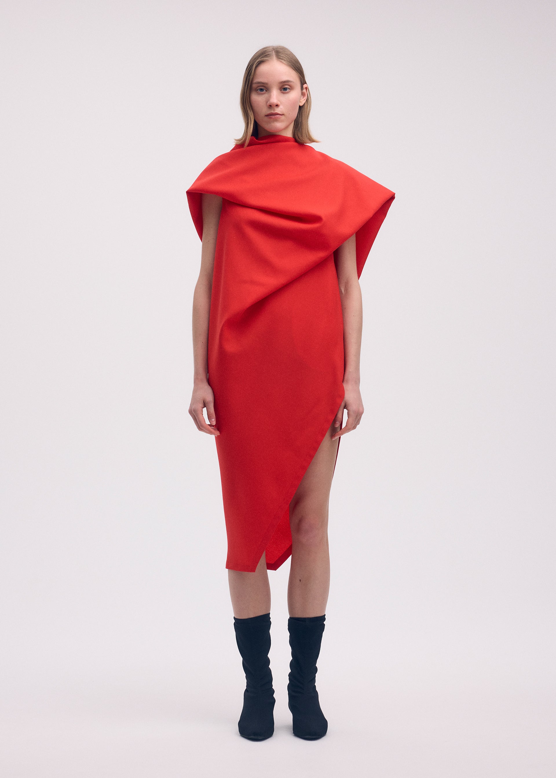A model wears the Issey Miyake UNI FORM WOOL dress.