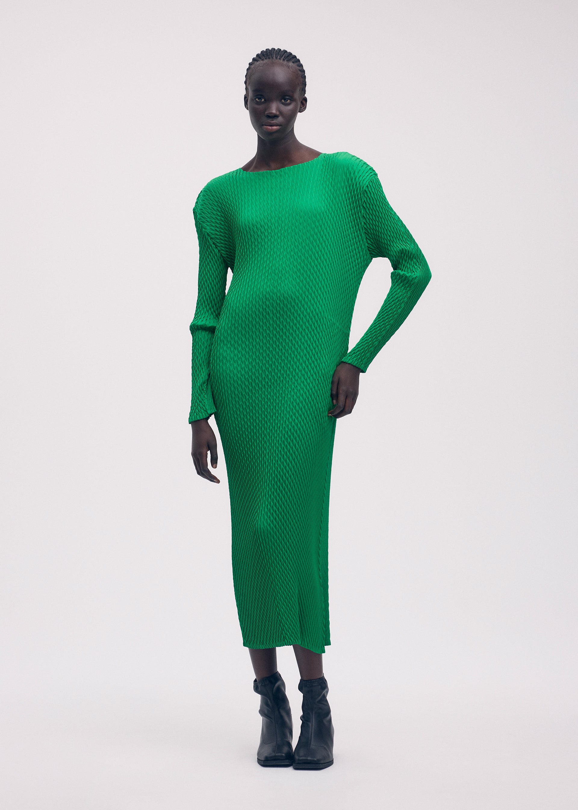 SLEEK PLEATS Dress Black