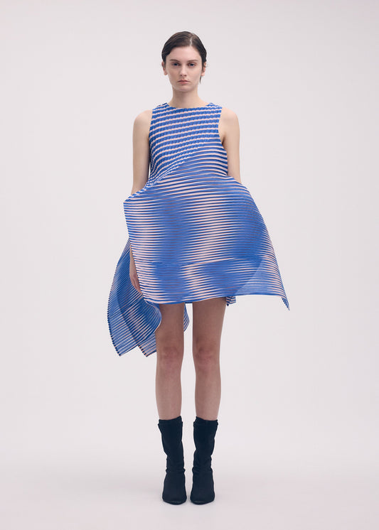 A model wears the Issey Miyake GENERIC STRIPES dress.