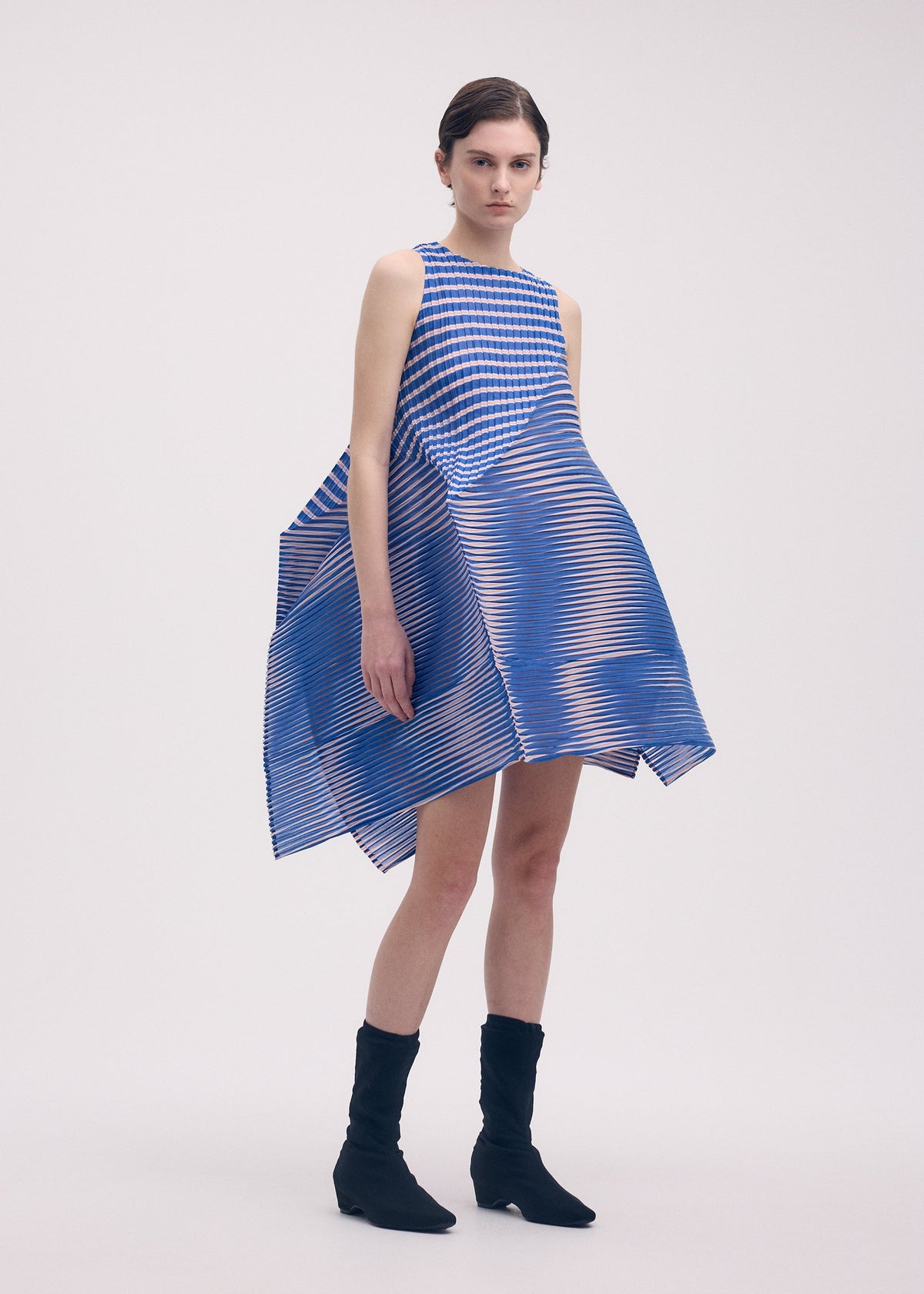 A model wears the Issey Miyake GENERIC STRIPES dress.