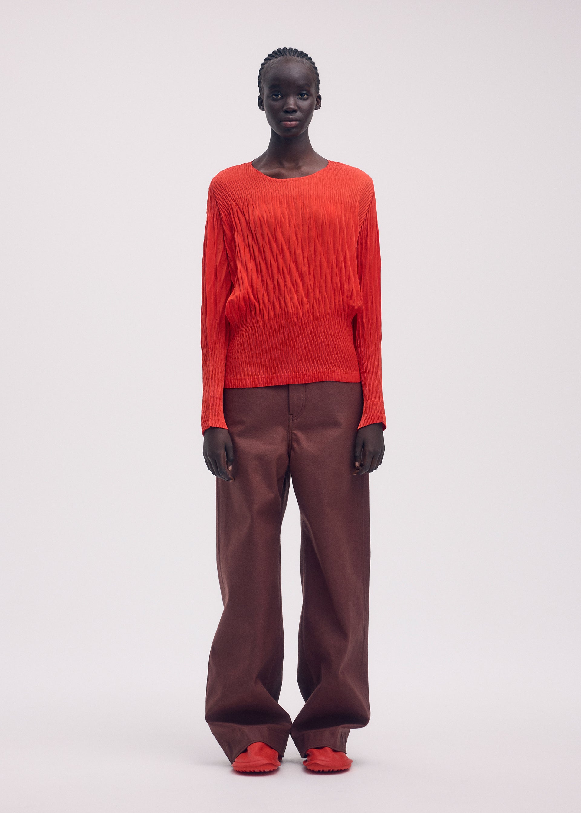 トップス ISSEYMIYAKE WRAPPED SUEDE LIKE PLEATS Issey Miyake Suede Like Puff Pleats Top | Saks Fifth Avenue