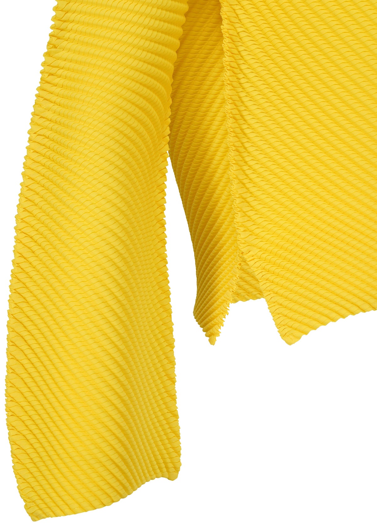 A detail shot of the Issey Miyake SHIFTED MISTY PLEATS prêt à porter.
