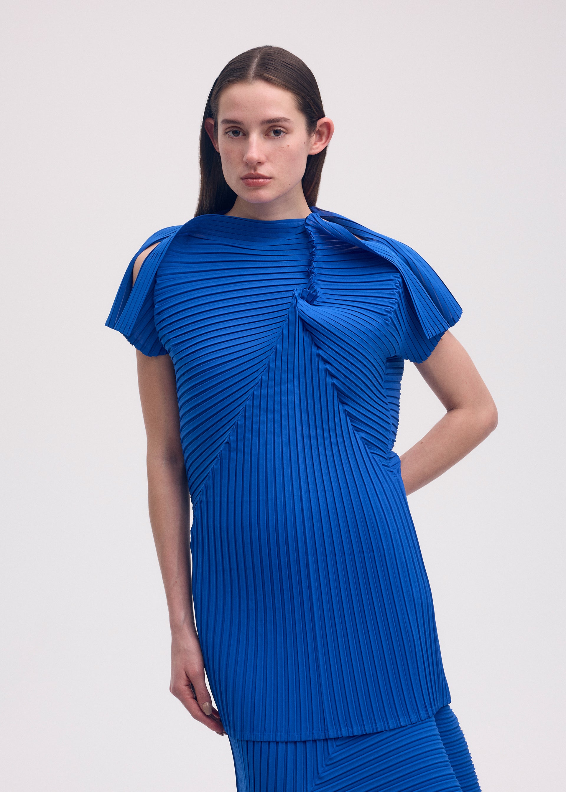 FOLD PLEATS Top Black – ISSEY MIYAKE EU