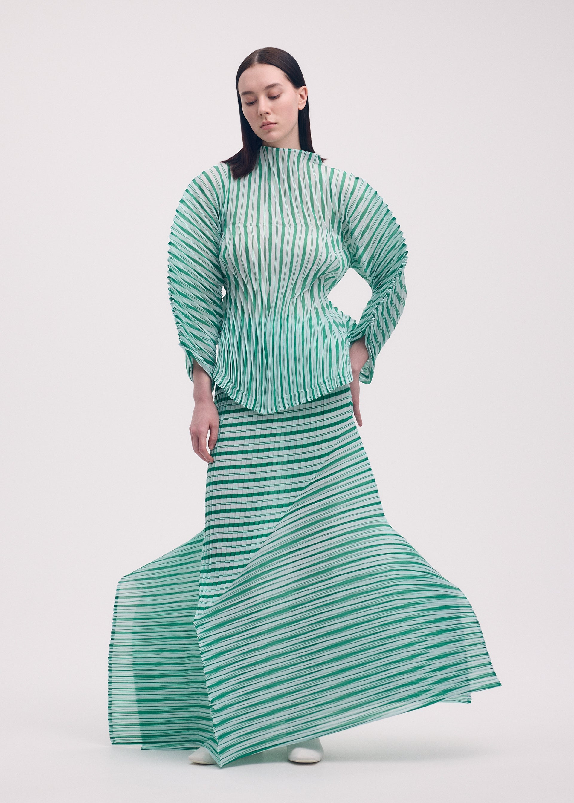 A model wears the Issey Miyake GENERIC STRIPES HAND PLEATS prêt à porter.