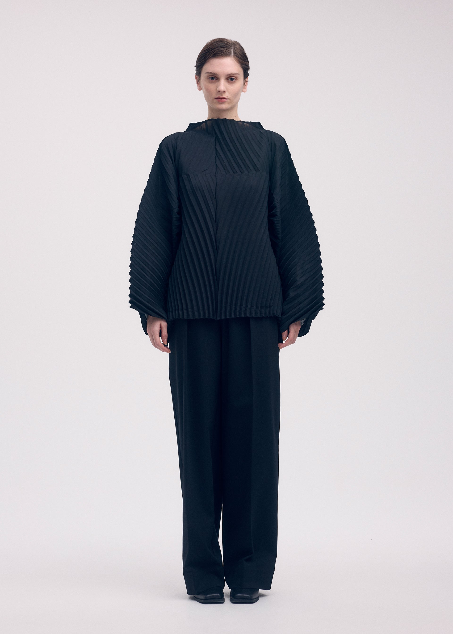 WAVE PLEATS Top Black – ISSEY MIYAKE EU