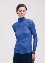 A model wears the Issey Miyake RESTORE BLEND PLEATS shirt.